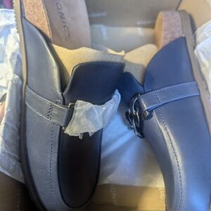 NIB VIONIC Soft Navy Georgie Slip-On Mules with Pewter Chain Detail Size 8